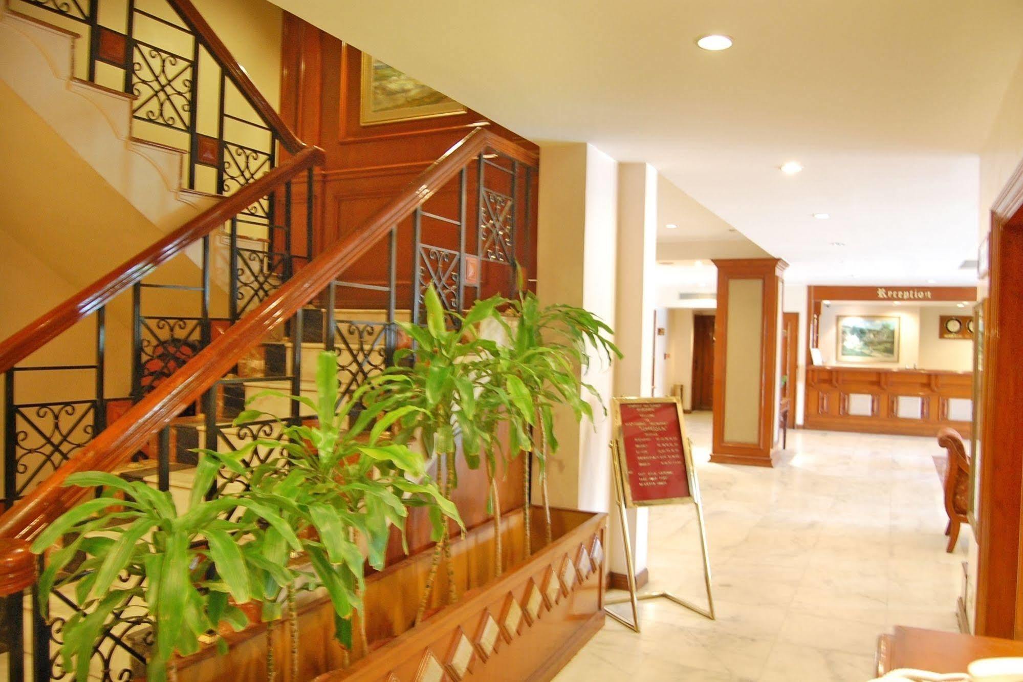 Comfort Inn Sunset Ahmedabad Exterior foto